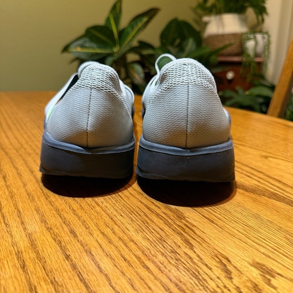 OOFOS OOMG LOW MENS SHOES SIZE 10 - Picture 3 of 8